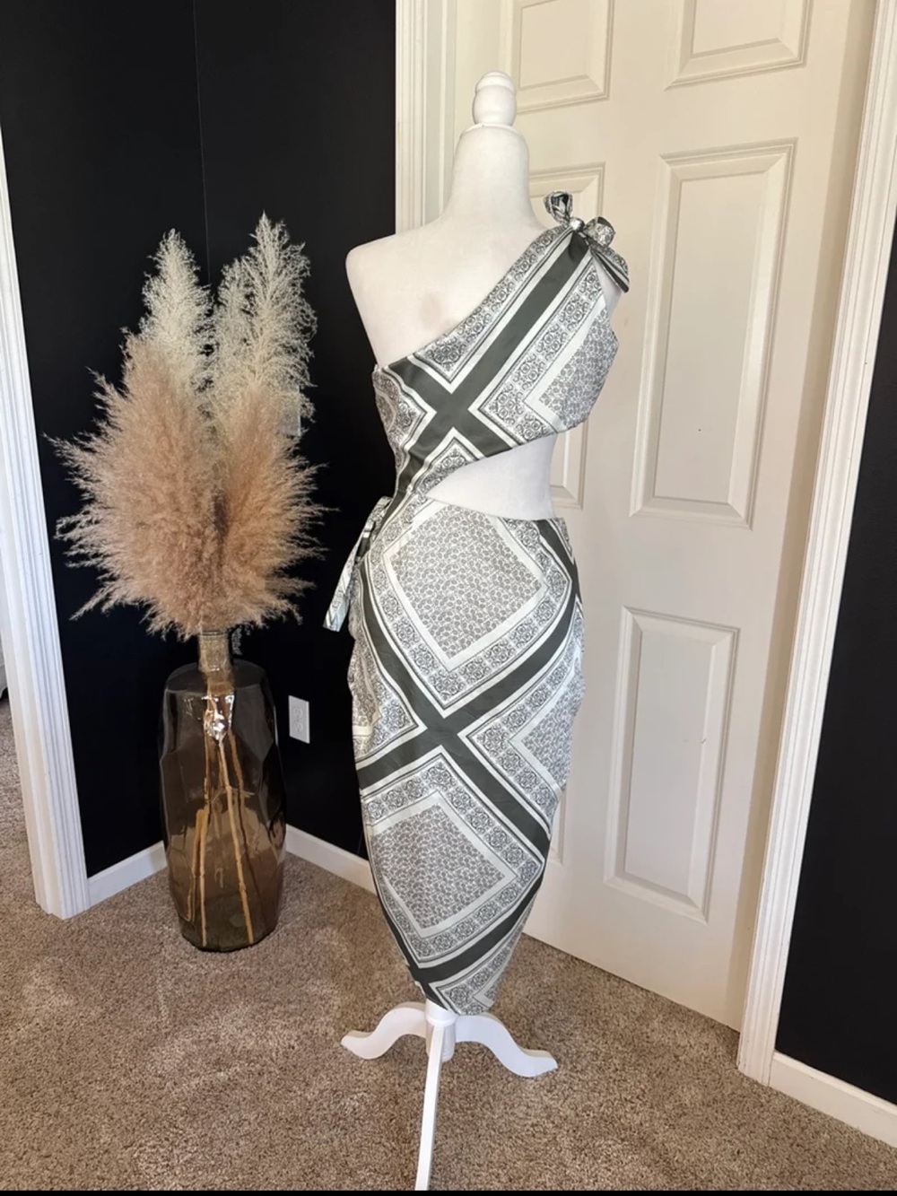 Lulus Vacay Beauty Olive Scarf Print One-Shoulder Tie-Strap Midi Dress Sz Large - Picture 8 of 12